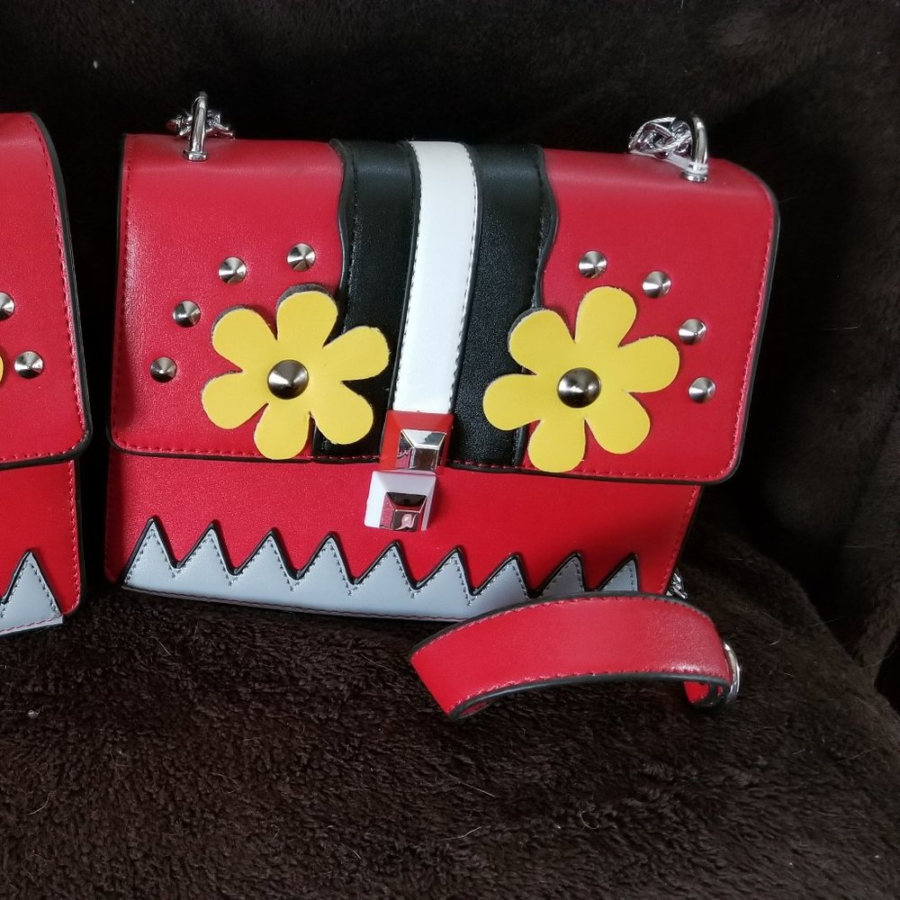 Red Daisy Purse